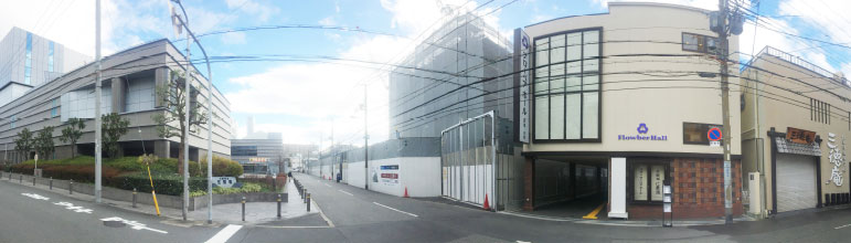 北斎場正面に立地